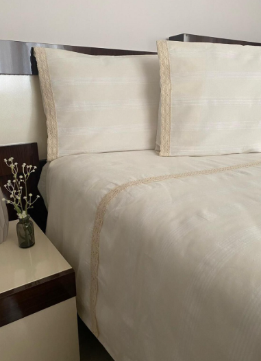 Parure de lit double tissée naturelle 220x240 – Naturel (Crème) – 50% coton & 50% lin – Taies d’oreiller dentelle | Maison Royale Collection