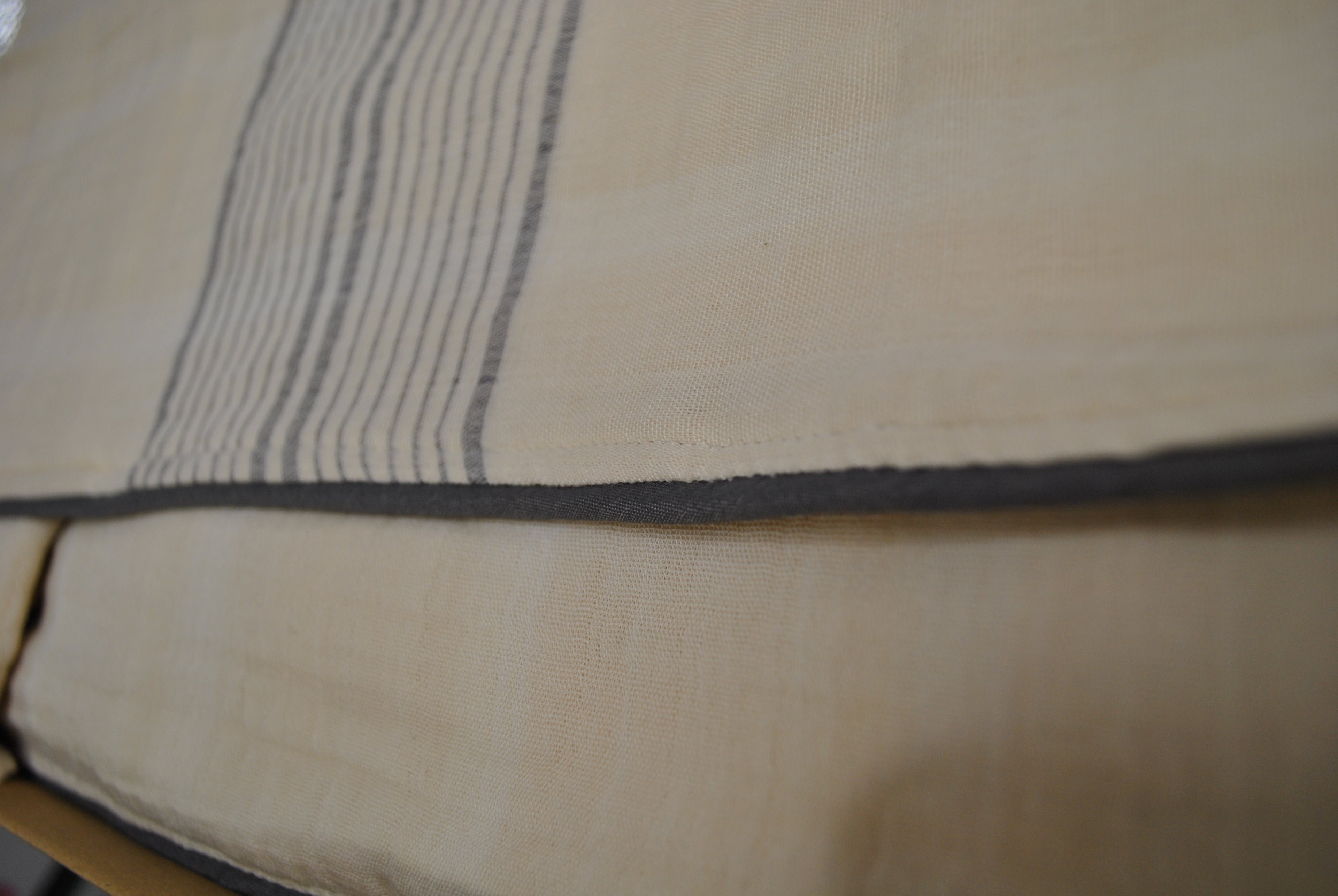 Parure de lit en mousseline de coton passepoilée – 200x220 cm