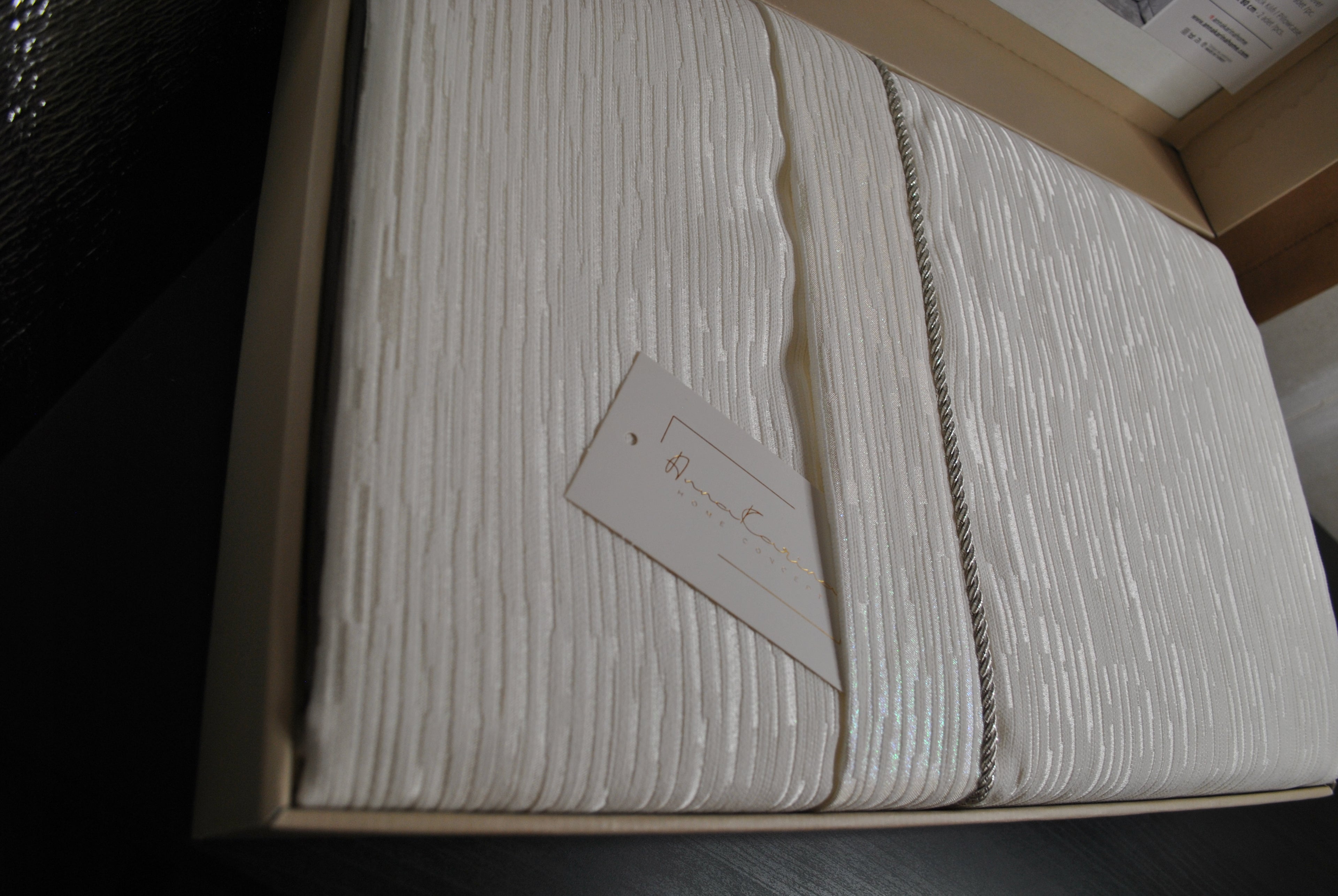 Couvre-lit 3 Pièces – Design Rayé Crème | Maison Royale Collection