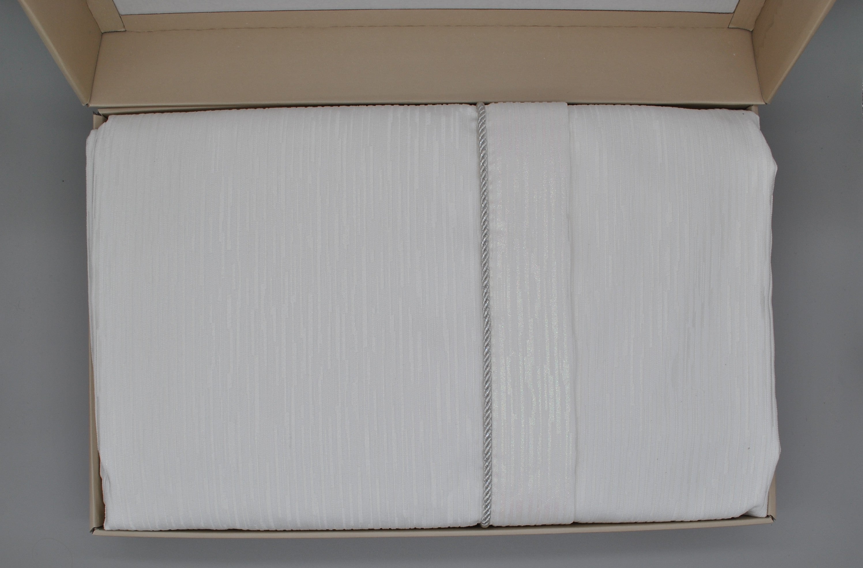 Couvre-lit 3 Pièces – Design Rayé Crème | Maison Royale Collection