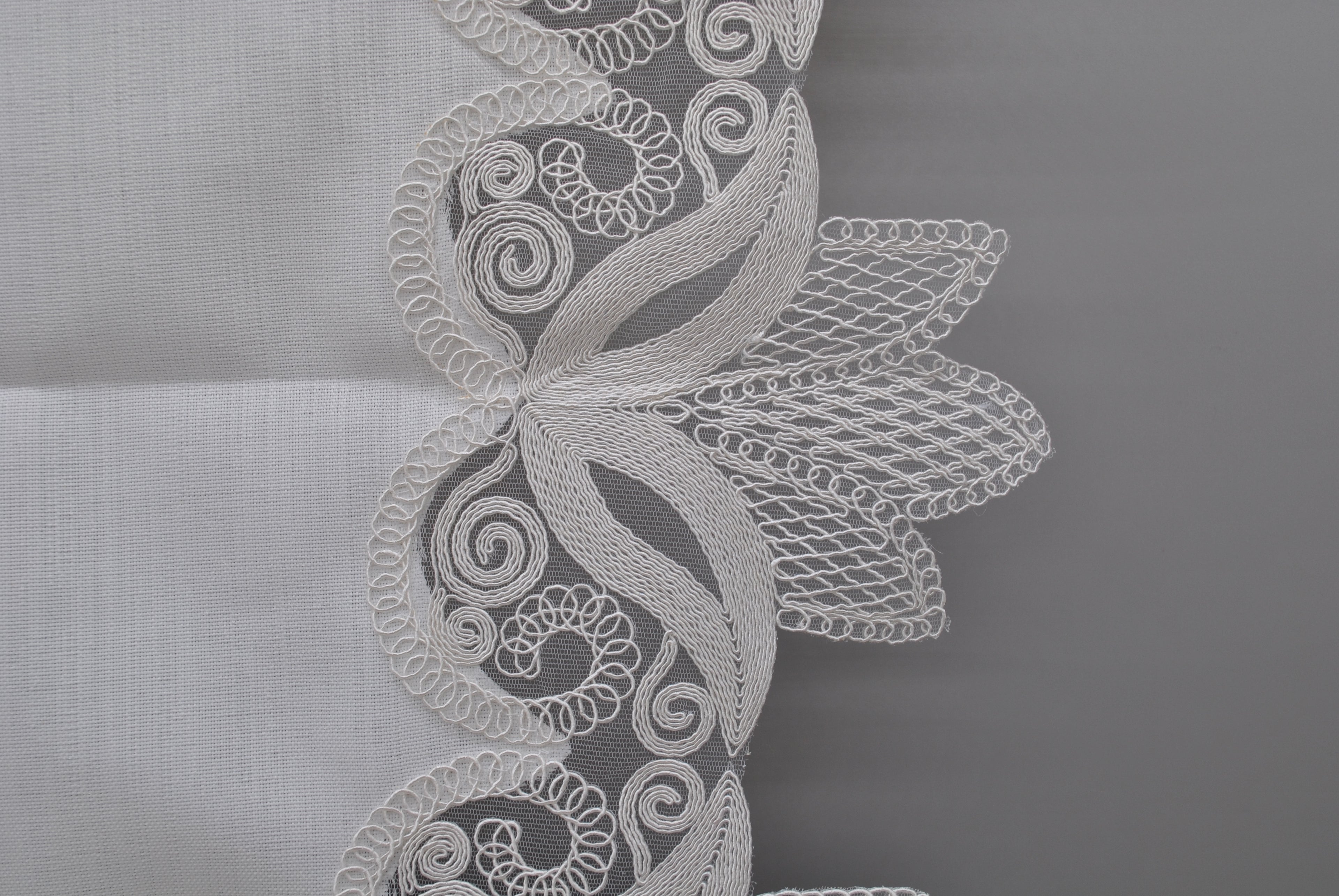 Ensemble de Table Premium Tulipe – Nappe, Runner, 12 Serviettes & 12 Ronds de Serviette Perles | Maison Royale Collection