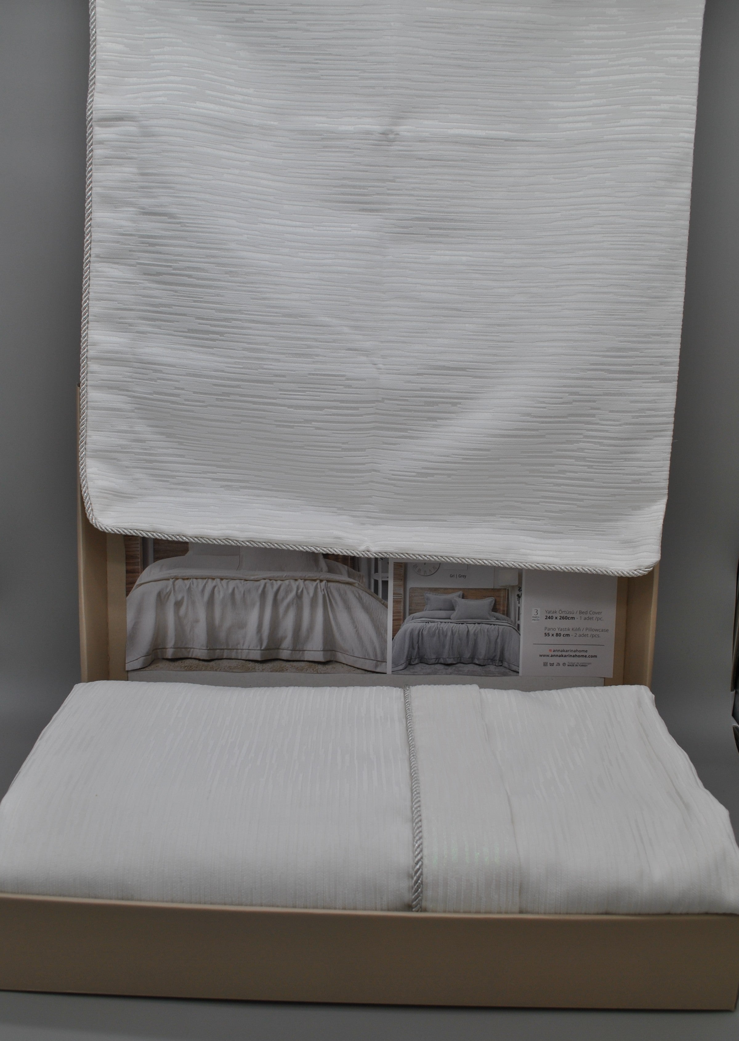 Couvre-lit 3 Pièces – Design Rayé Crème | Maison Royale Collection