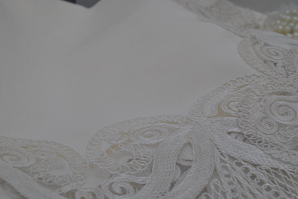 Ensemble de Table Premium Tulipe – Nappe, Runner, 12 Serviettes & 12 Ronds de Serviette Perles | Maison Royale Collection