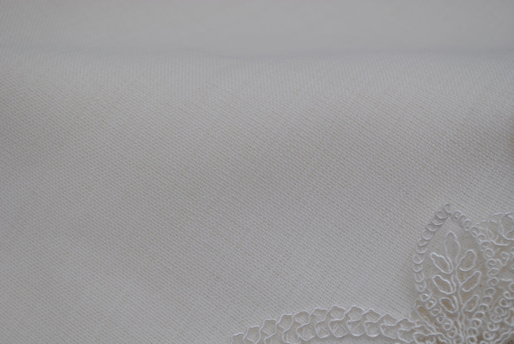 Ensemble de Table Premium Marguerite – Nappe, Runner, 12 Serviettes & 12 Ronds de Serviette Perles | Maison Royale Collection