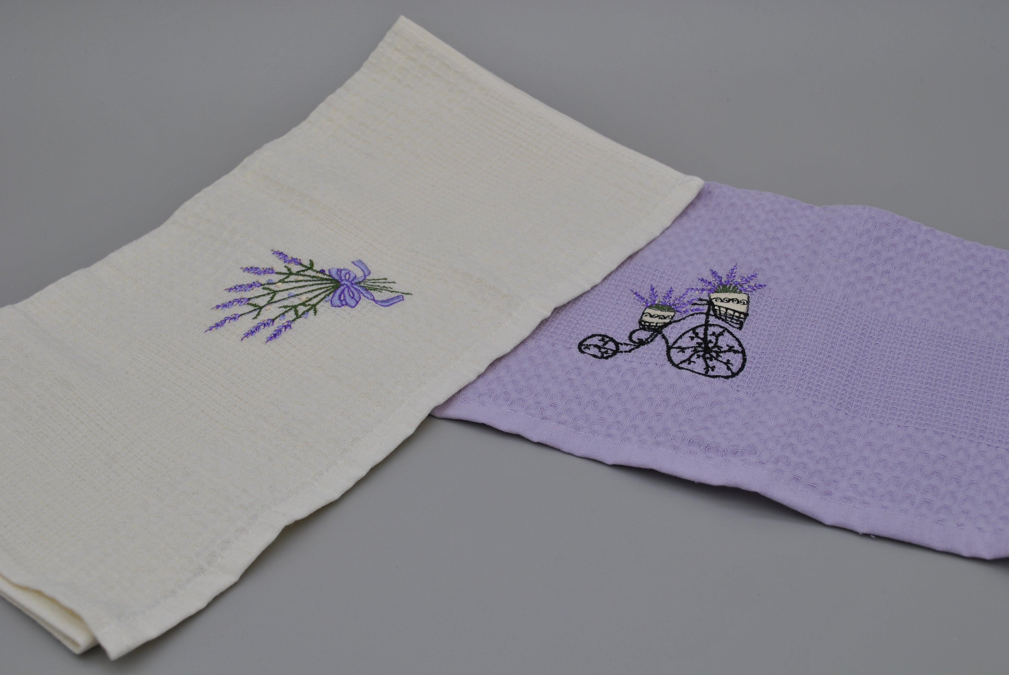 Torchons de Cuisine Brodés 40x60 cm – Lot de 2 – Élégance et Absorption au Quotidien | Maison Royale Collection