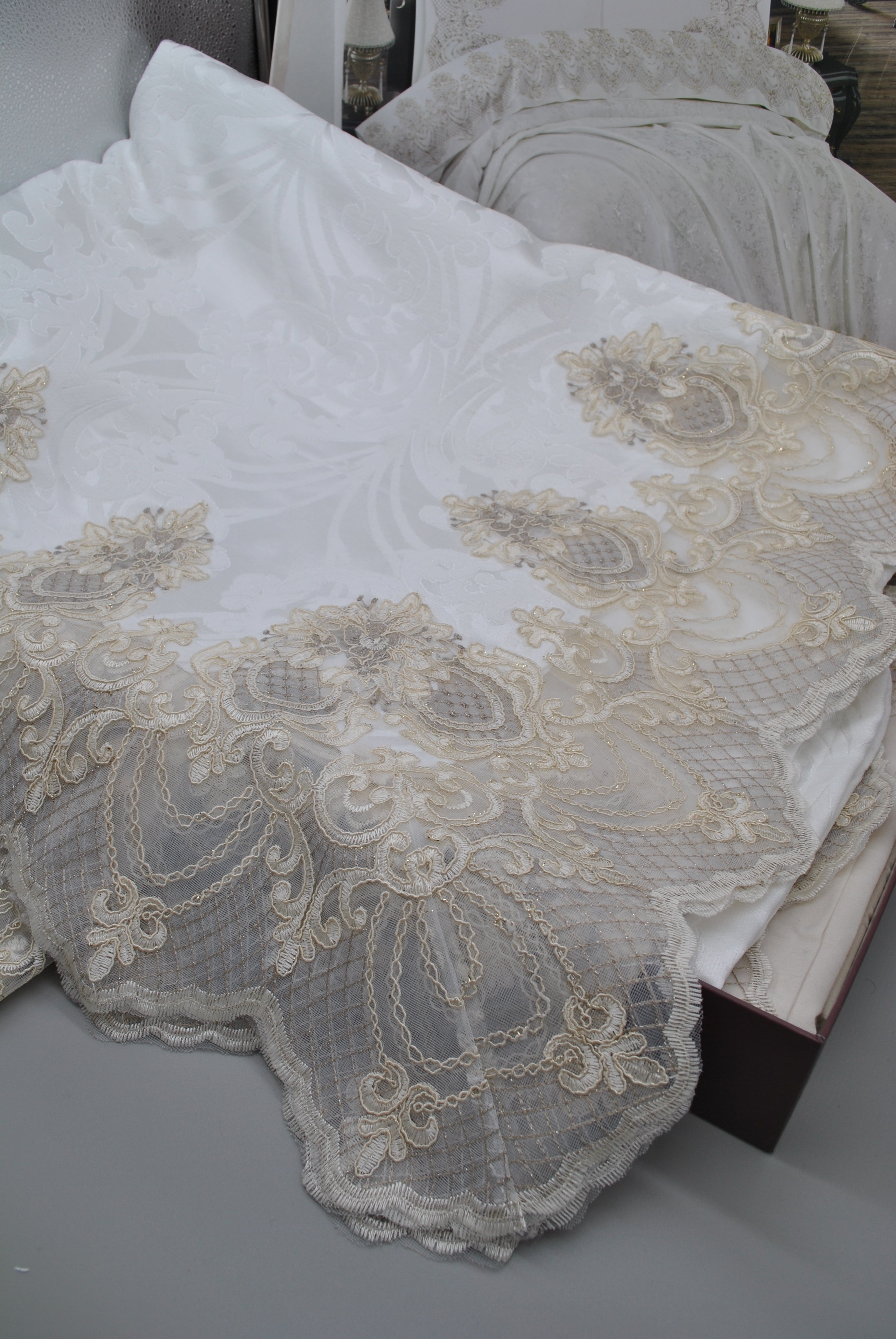 arure de Mariage Royale 7 Pièces Brodée & Perlée – 100% Coton – Élégance Raffinée | Maison Royale Collection